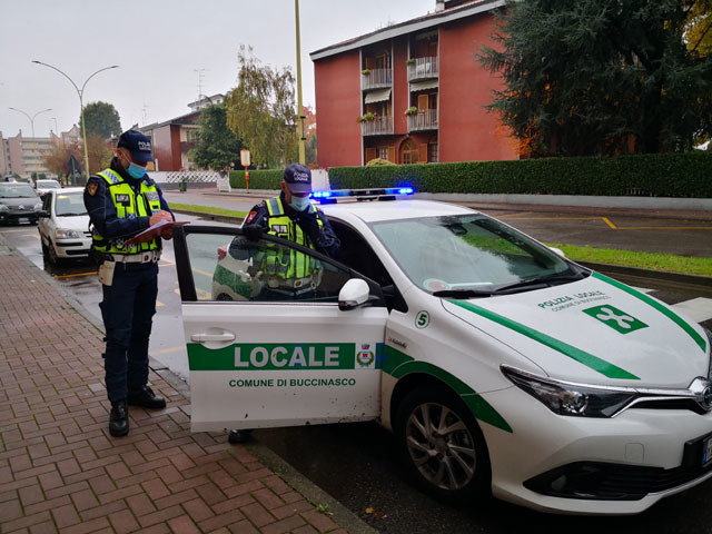 Tentano di fuggire dalla Polizia locale di Buccinasco, due arresti