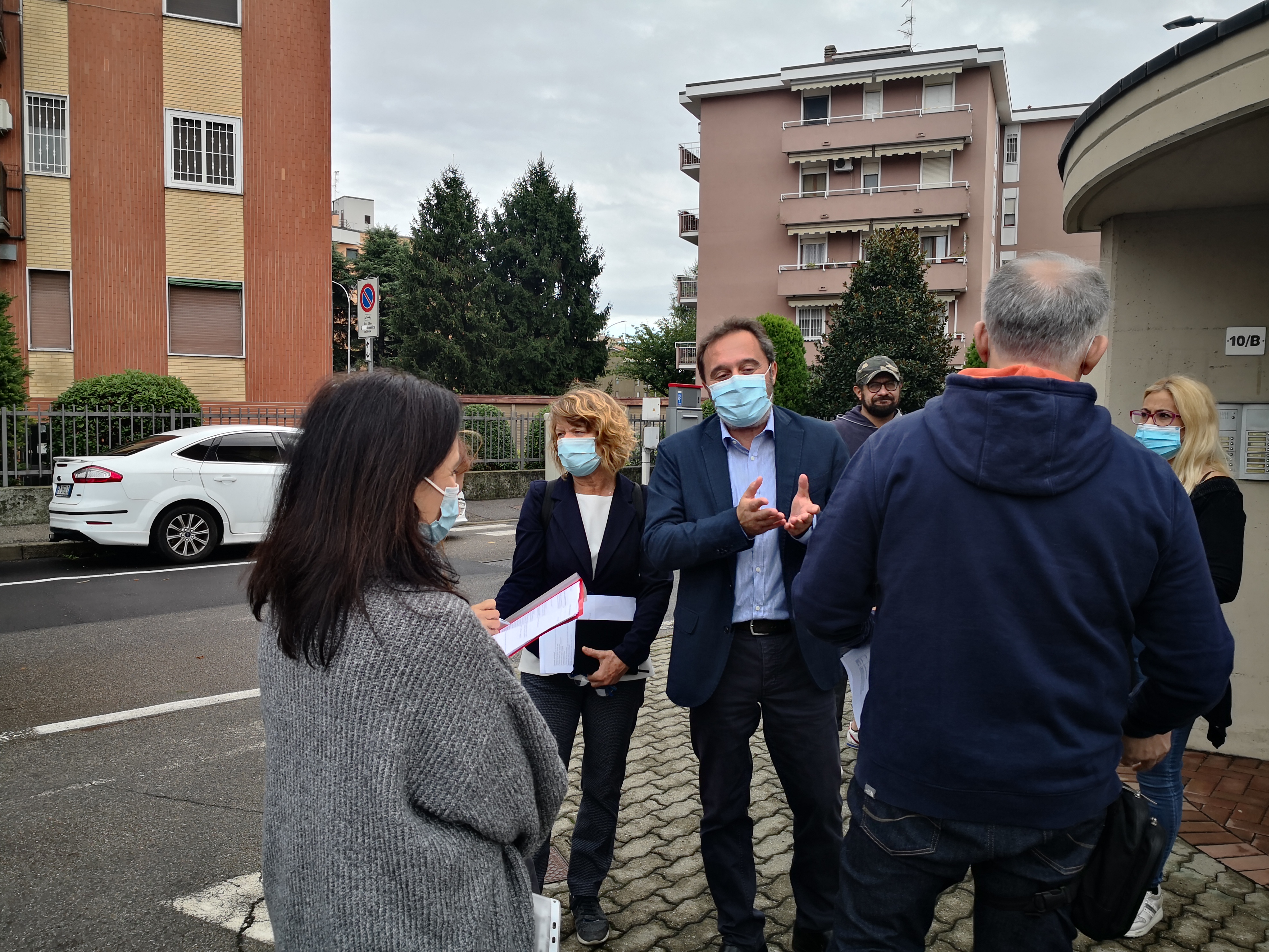 Via Bologna Buccinasco, Comune e cittadini incontrano Aler