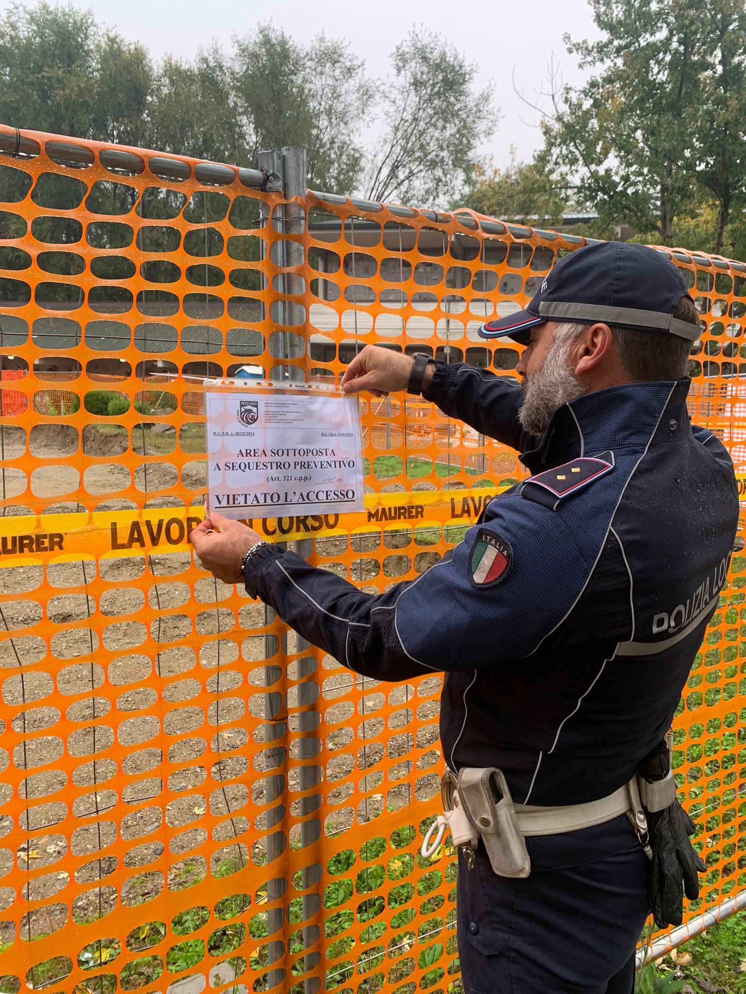 Lavori al cimitero di Buccinasco, cantiere fermo per attività di indagine