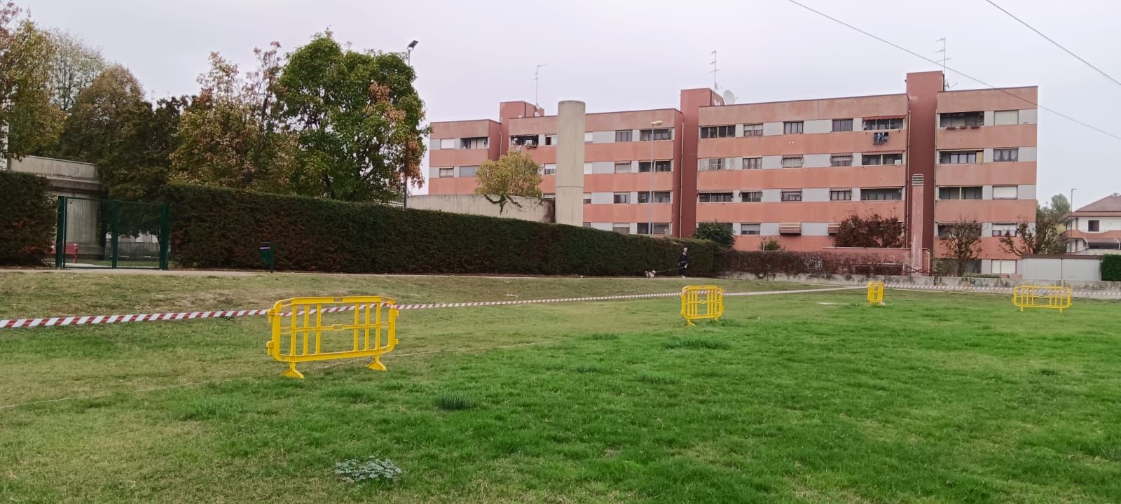 Nuovo campo da rugby a Buccinasco, necessari interventi per rimuovere materiali da costruzione